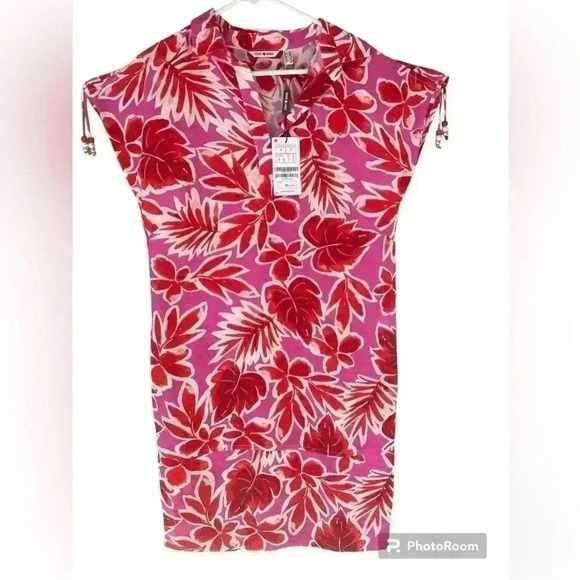 punto roma Dresses & Skirts - NWT PUNTO ROMA women’s beach cover up Size 6 red pink white shoulder bead detail